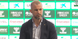 El Betis tiene claro la opción número uno para relevar a Bakambu en verano