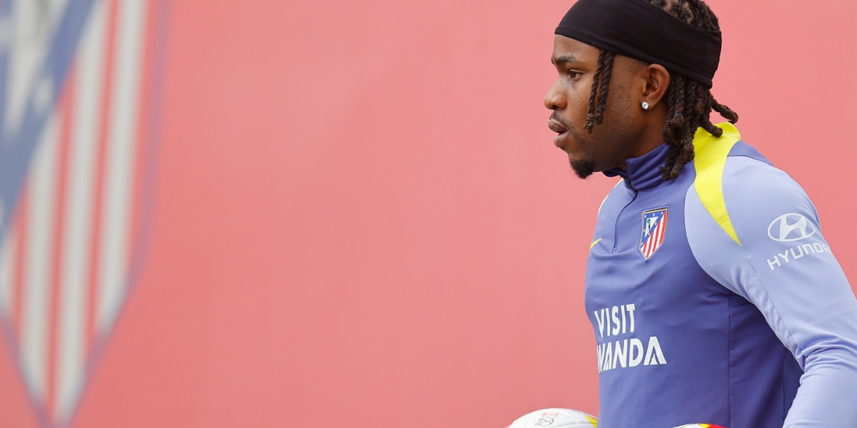 Lookman en un entrenamiento 