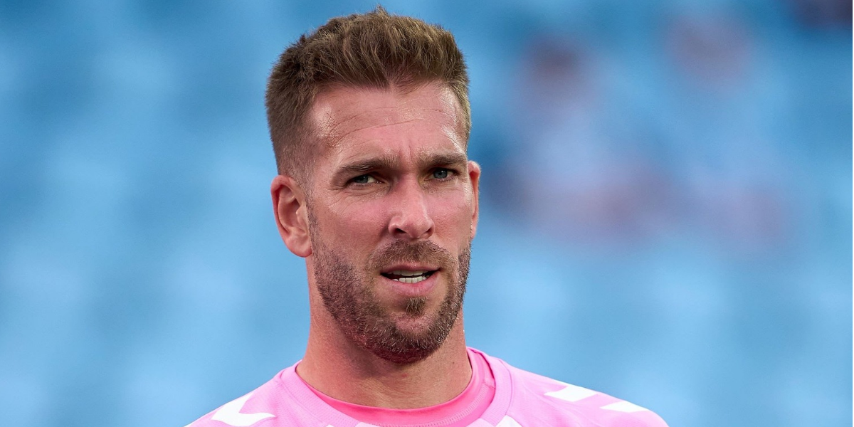 Adrián San Miguel, portero del Real Betis Balompié 