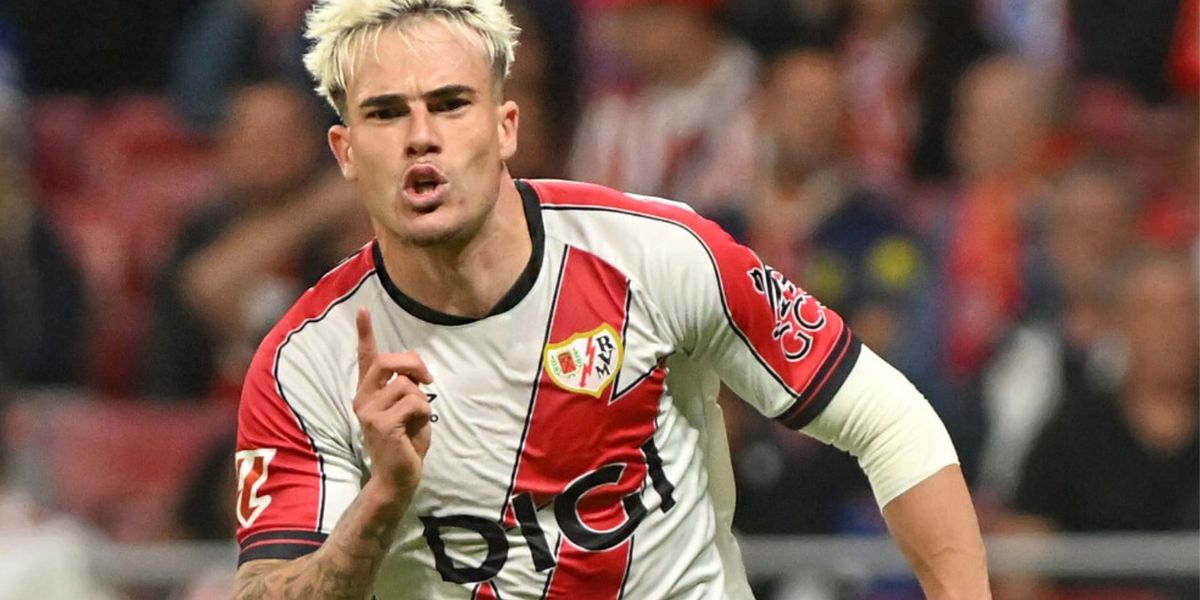 Pep Chavarría celebrando un gol 