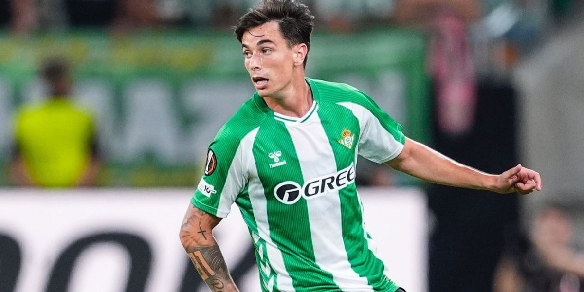 Valentín Gómez jugando con el Real Betis 