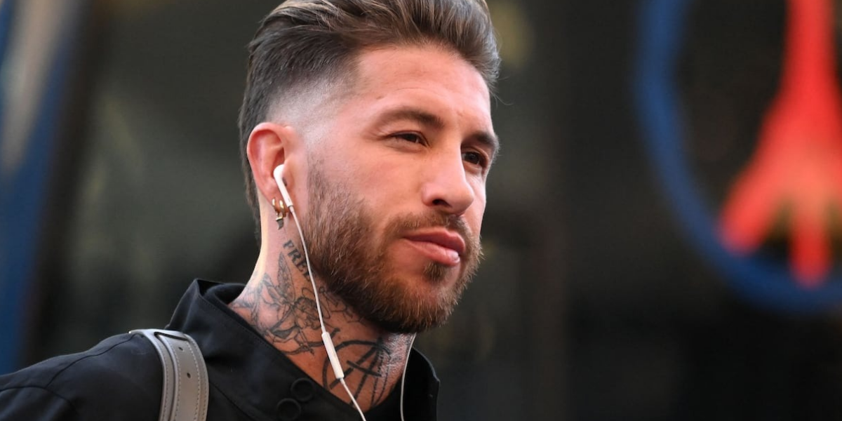 Sergio Ramos escuchando música