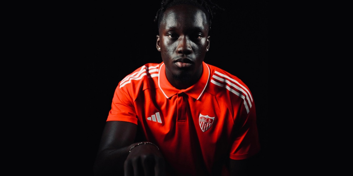 Batista Mendy presentado con el Sevilla FC 