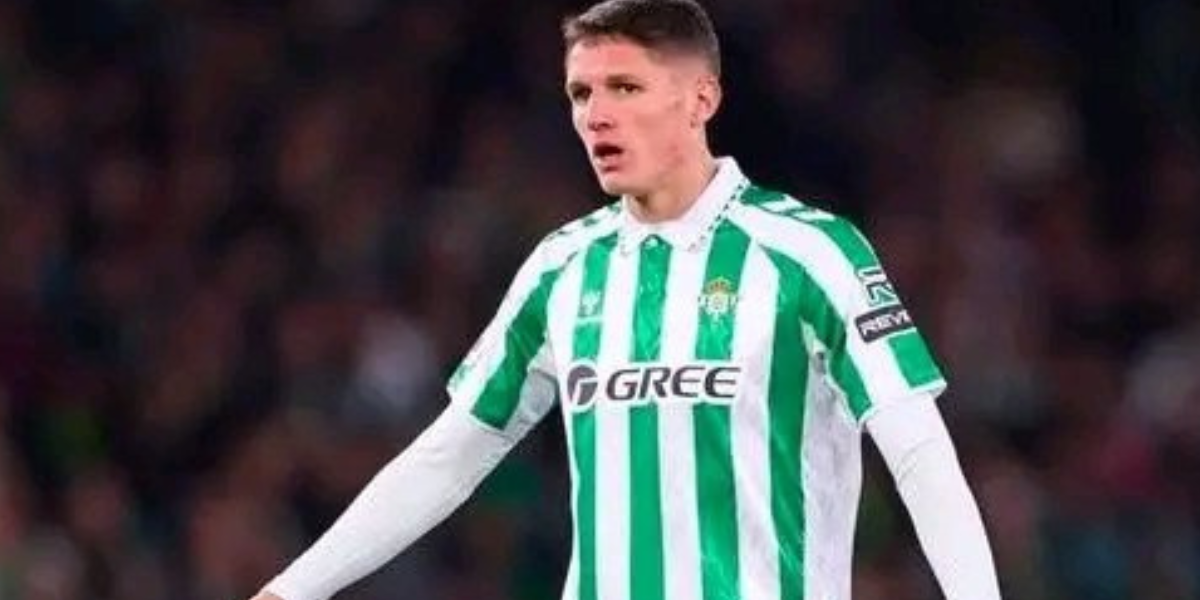 Sergi Altimira jugando con el Real Betis Balompié 