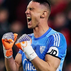 Vlachodimos celebrando una buena acción