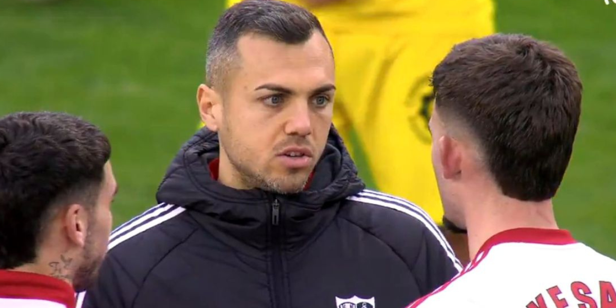 Joan Jordán hablando con Isaac Romero y Kike Salas 