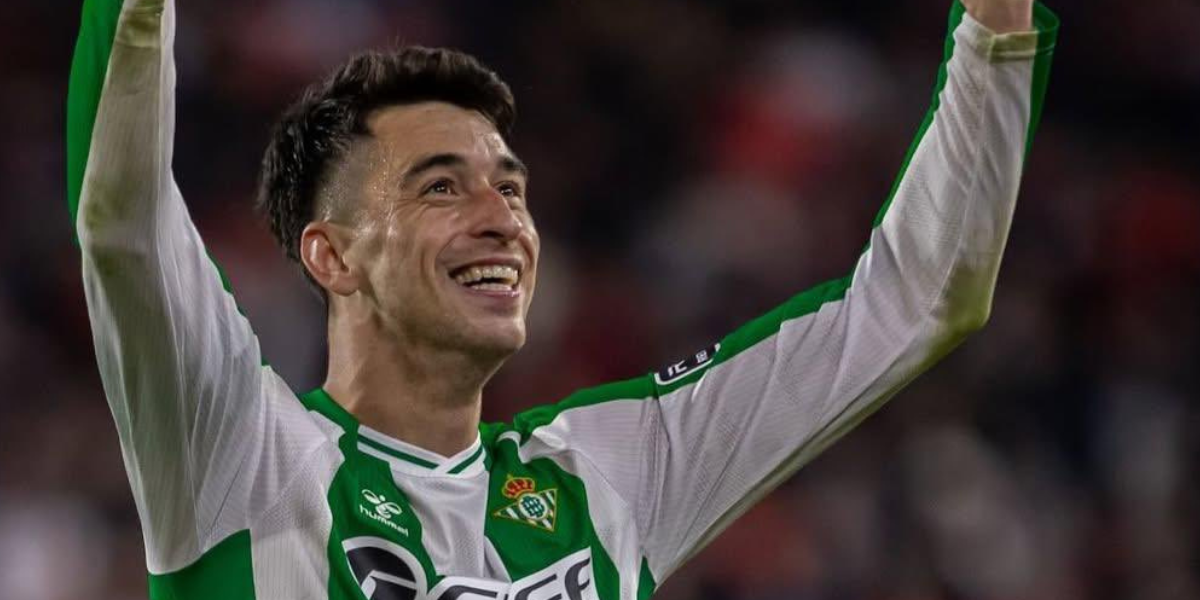 Marc Roca celebrando la victoria 