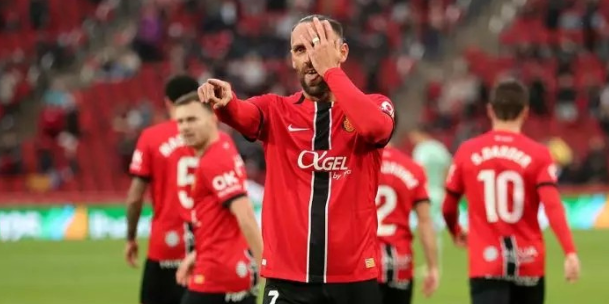 Muriqi celebrando gol 