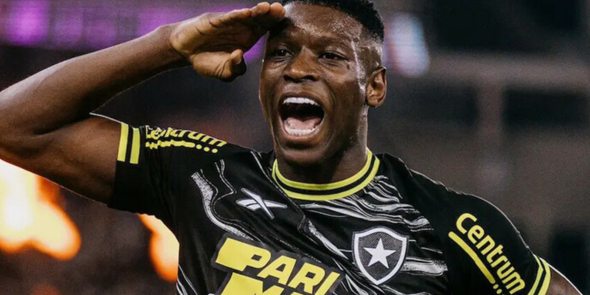 Luiz Henrique celebrando gol con Botafogo