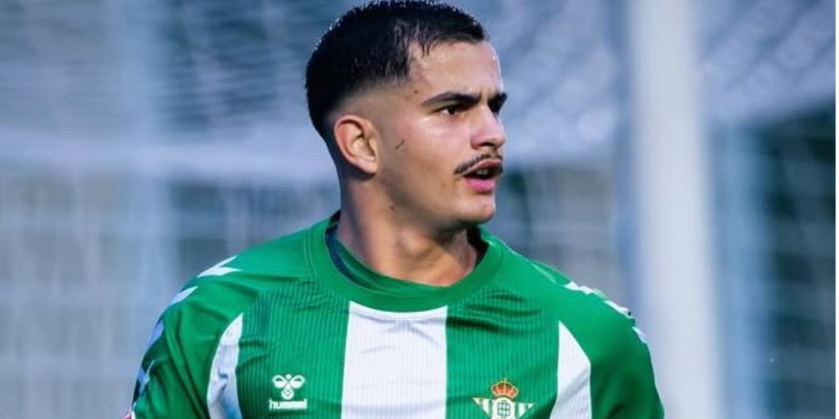 Rodrigo Marina celebrando un gol 