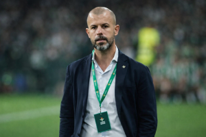 Manu Fajardo en el césped de la cartuja