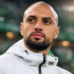 Amrabat antes de empezar un partido con el Betis