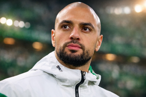 Amrabat antes de empezar un partido con el Betis