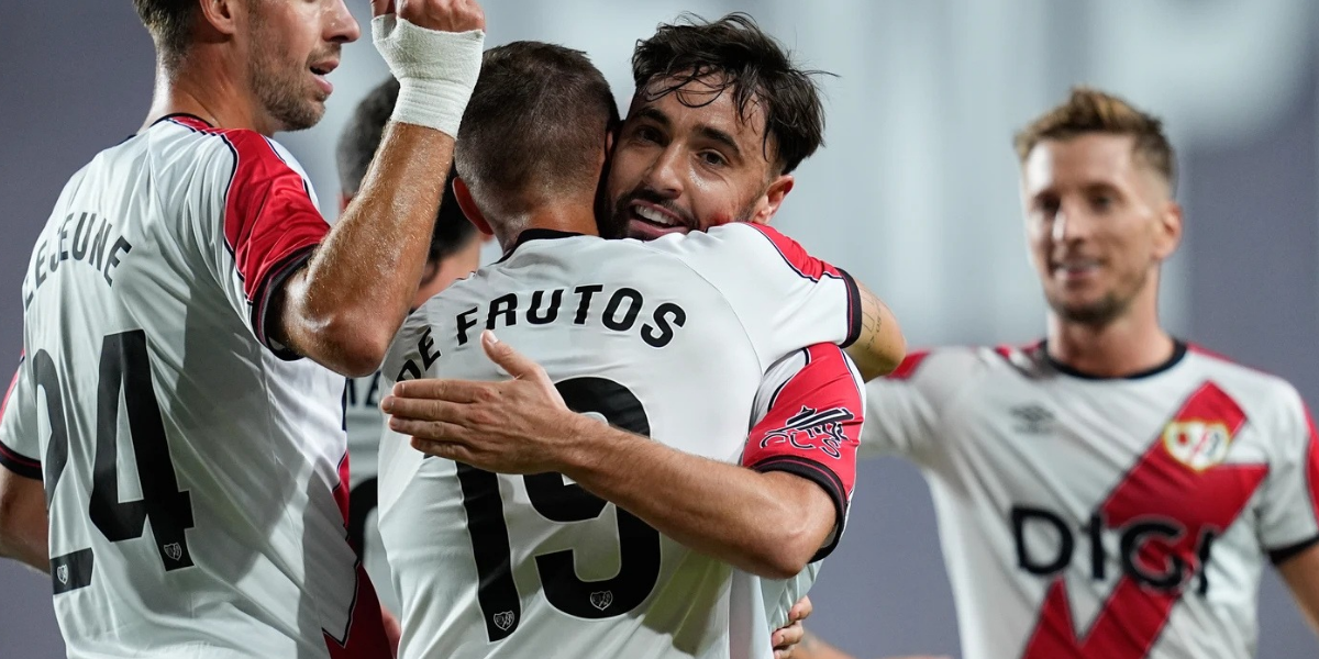 Jugadores del Rayo Vallecano celebrando un gol