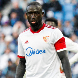 Arouna Sangante con la camiseta del Sevilla FC