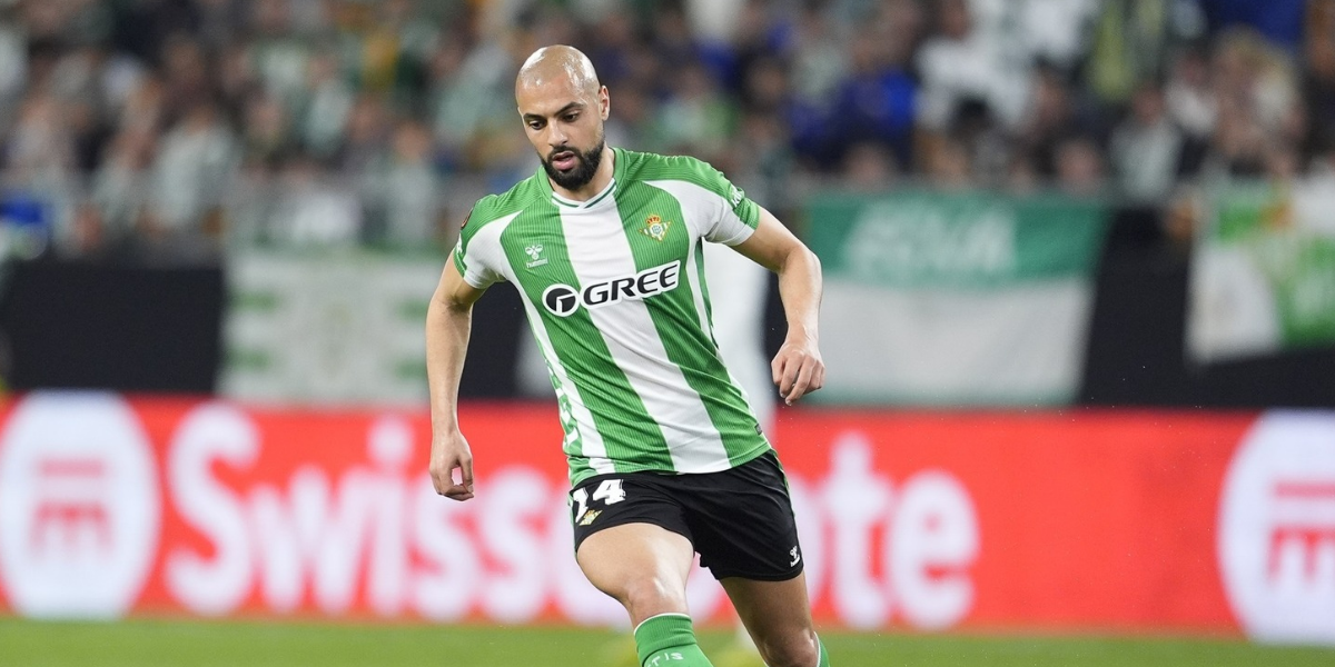 Amrabat jugando contra el panatinaikos