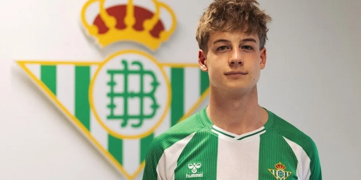 Zsombor Molnar presentado con el Betis