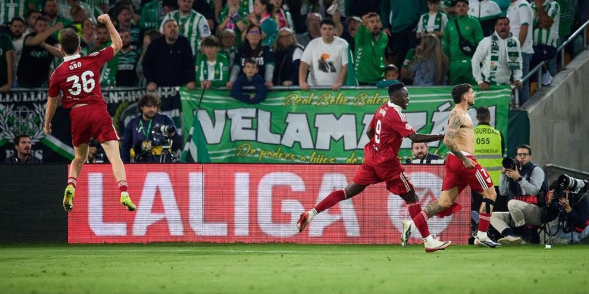 Los jugadores del Sevilla celebrando el segundo gol ante el Betis