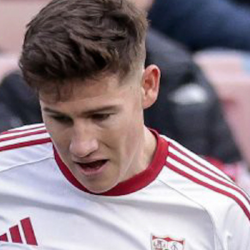 Oso jugando con el Sevilla FC