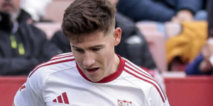 Oso jugando con el Sevilla FC