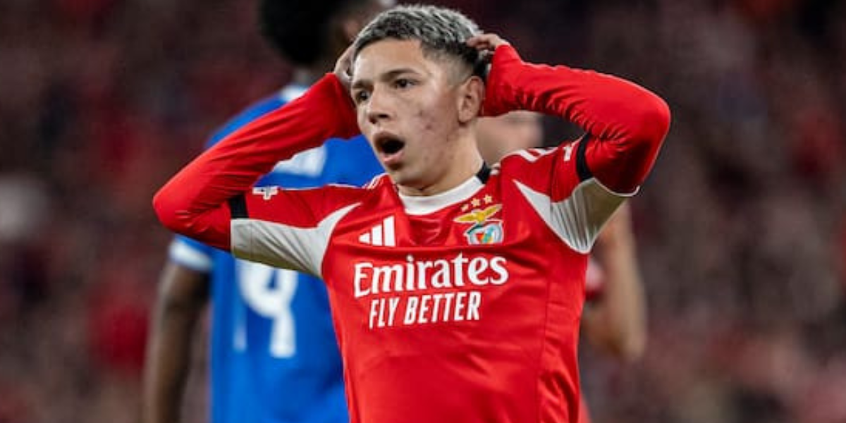 Prestianni lamentándose por una ocasión fallada 