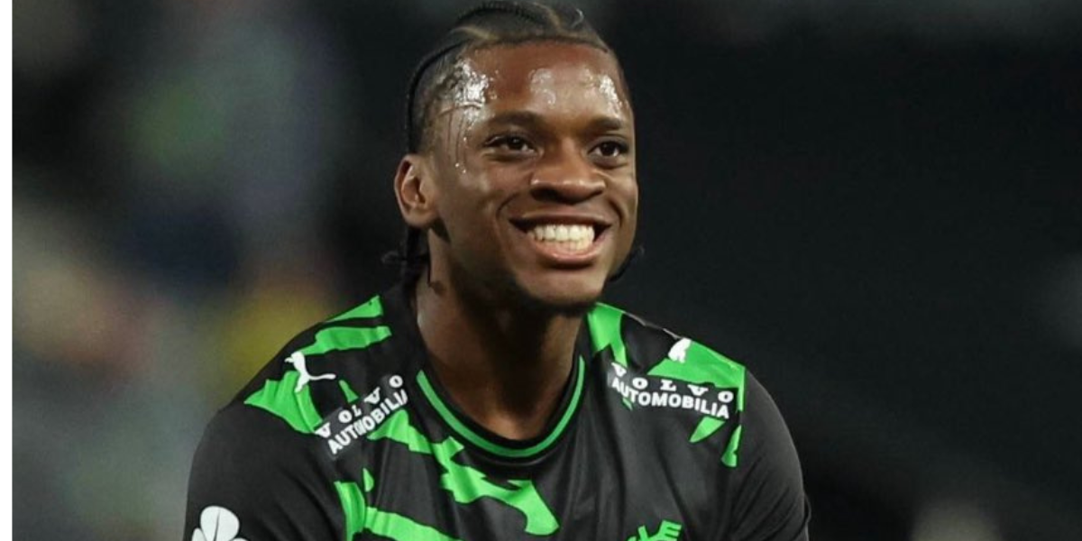 Nazinho sonriente con el Círculo Brujas