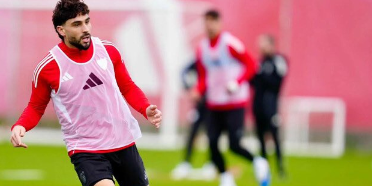 Maupay entrenando en la ciudad deportiva del Sevilla FC 