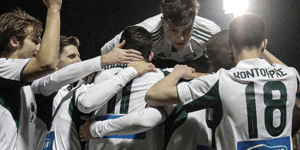 Panathinaikos celebrando gol 