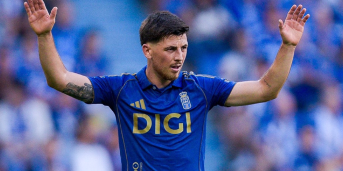 Alberto Reina apunto de sacar una falta 