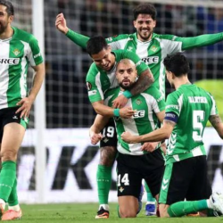Los jugadores del Betis celebrando el gol de Amrabat