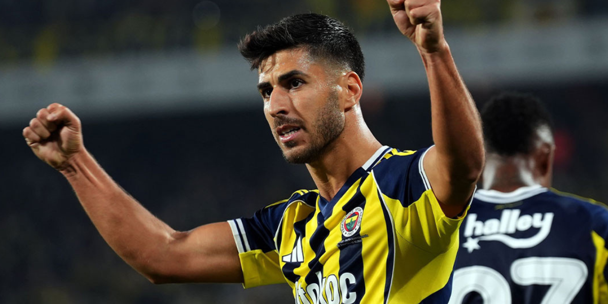 Marco Asensio celebrando gol con Fenerbahce