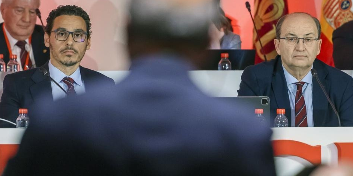 Del nido Carrasco y Pepe Castro en la Junta de accionistas