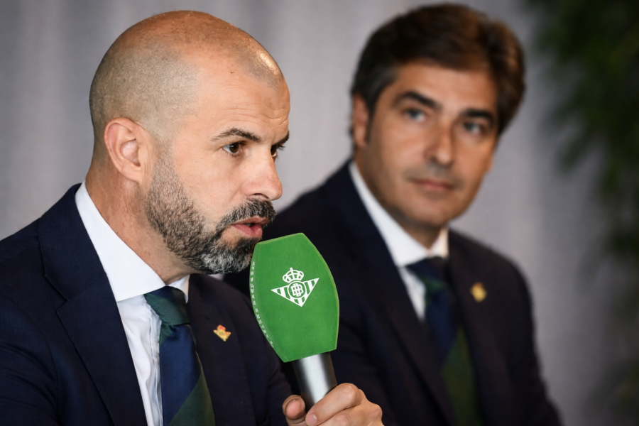 Bomba en La Liga: Los agentes de un técnico de nivel llaman al Real Betis