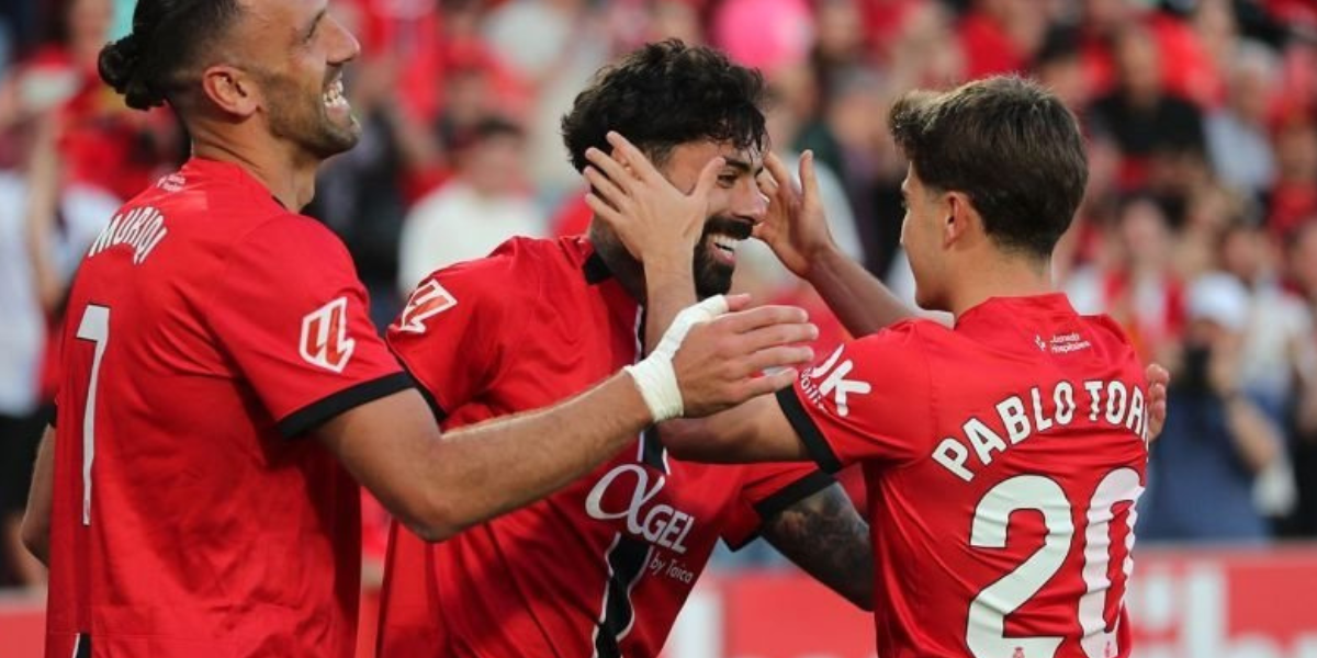 Samu Costa celebrando gol 