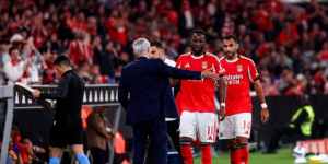 Lío tremendo entre Lukebakio y Mourinho: Consecuencias para el belga